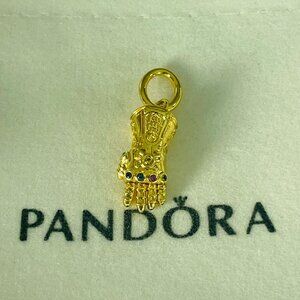 Pandora Marvel The Avengers Infinity Gauntlet Dangle Charm
